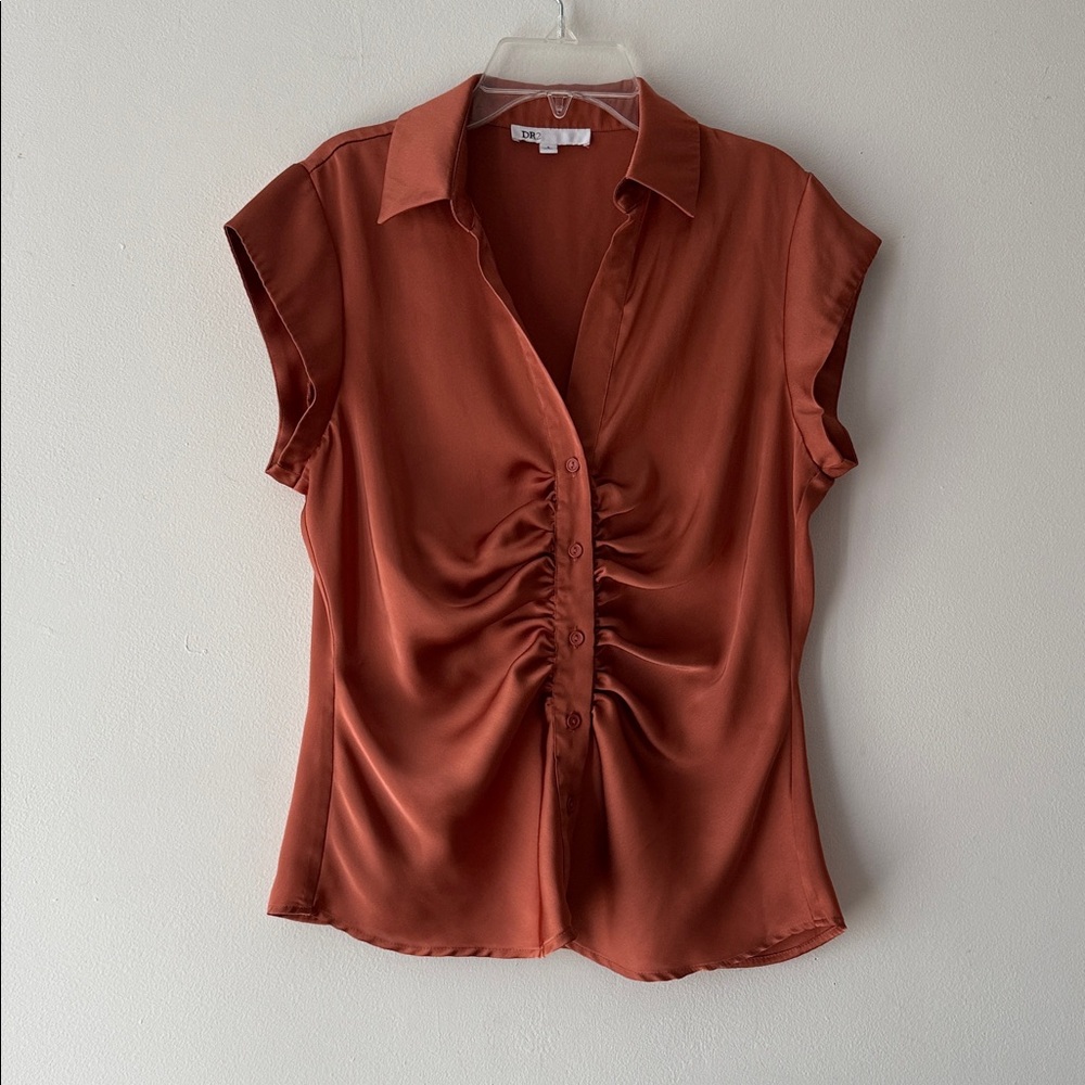 NEW DR2 by Daniel Rainn Ruched Satin Button-Front Cap Sleeve Blouse CINNAMON - Picture 2 of 4